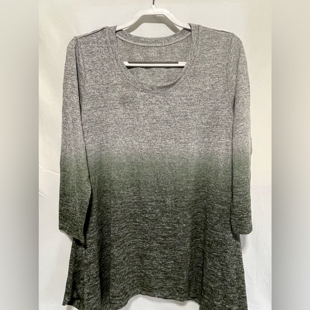 Sharp Fashion women’s ombré green shirt. NWT. Size L